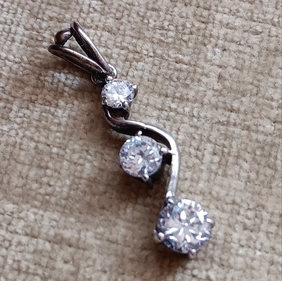 925 Silver Round Cubic Zirconia Pendant - Picture 1 of 10